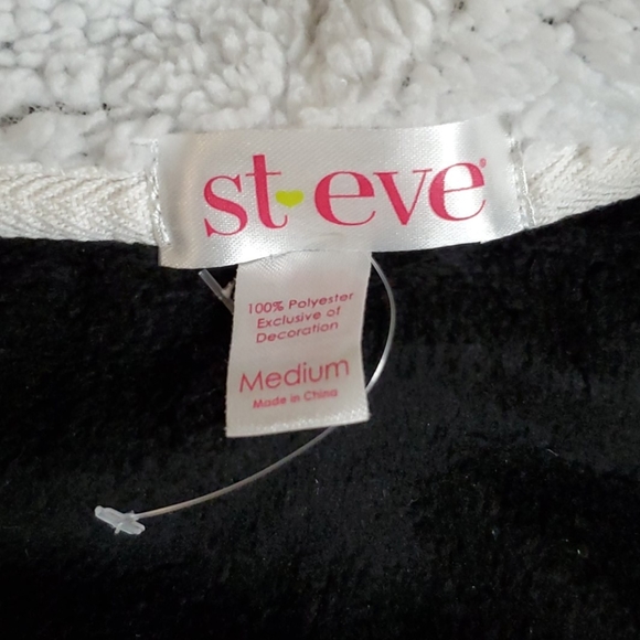 St. Eve Women's Hooded Pinguin Onesie - Picture 5 of 7